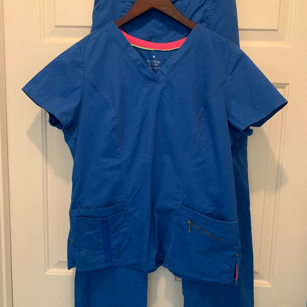 Women’s medical scrub top